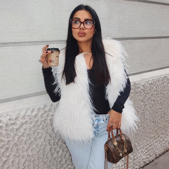 Zara Jackets & Blazers - Zara White Faux Fur Vest